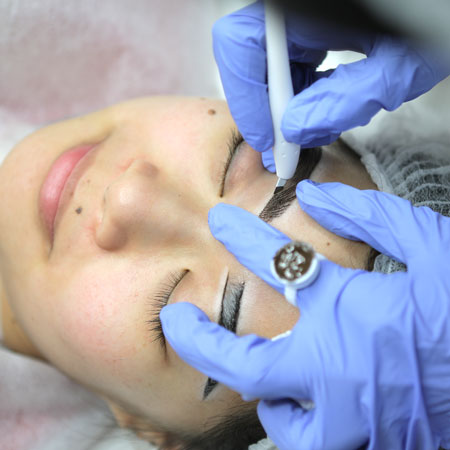 4. THE PAIN-FREE MICROBLADING PROCEDURE BEGINS.